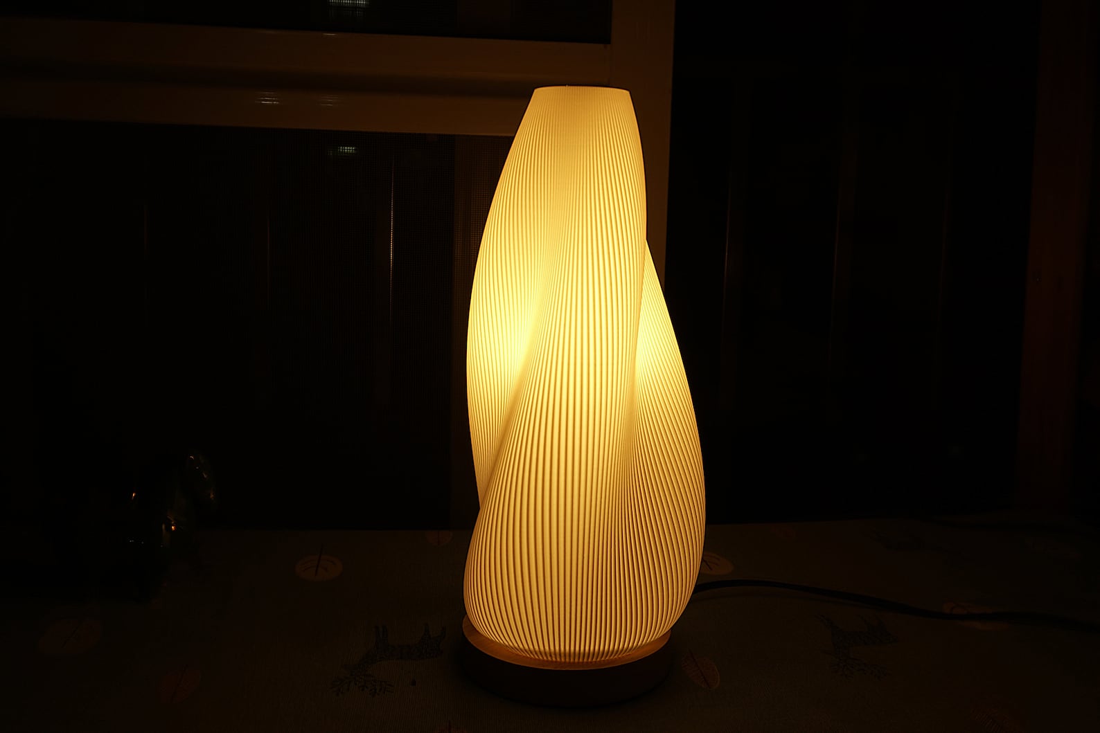 Art Deco Table Lamp - Retro Design Light for Bedroom