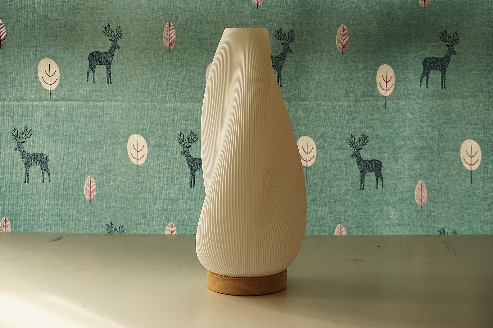 Art Deco Table Lamp - Retro Design Light for Bedroom - Image 3